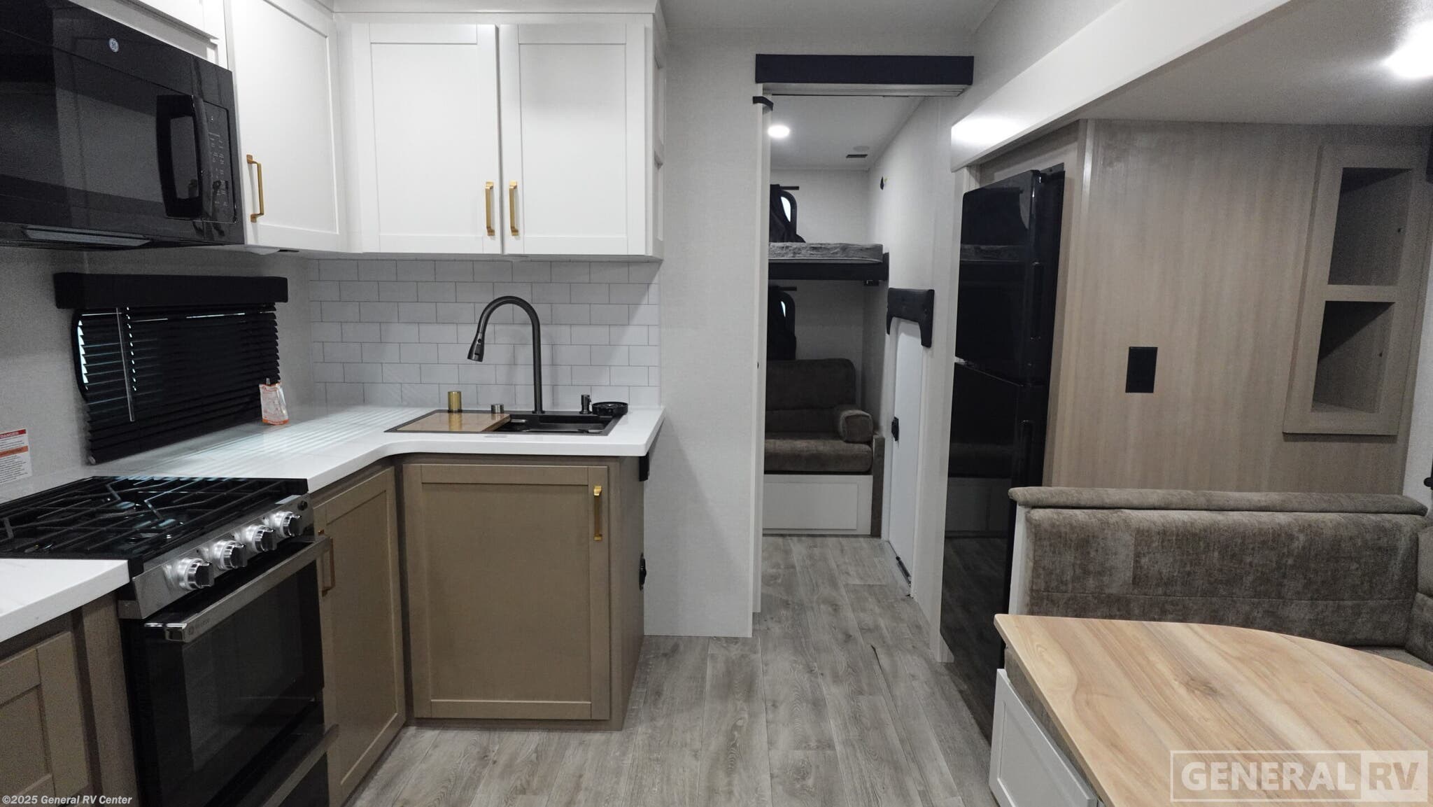 Call now about this 2026 Jayco Eagle HT 31QCD! 2026 Jayco Eagle HT 31QCD - New Fifth Wheel For Sale by General RV Center in Wixom, Michigan