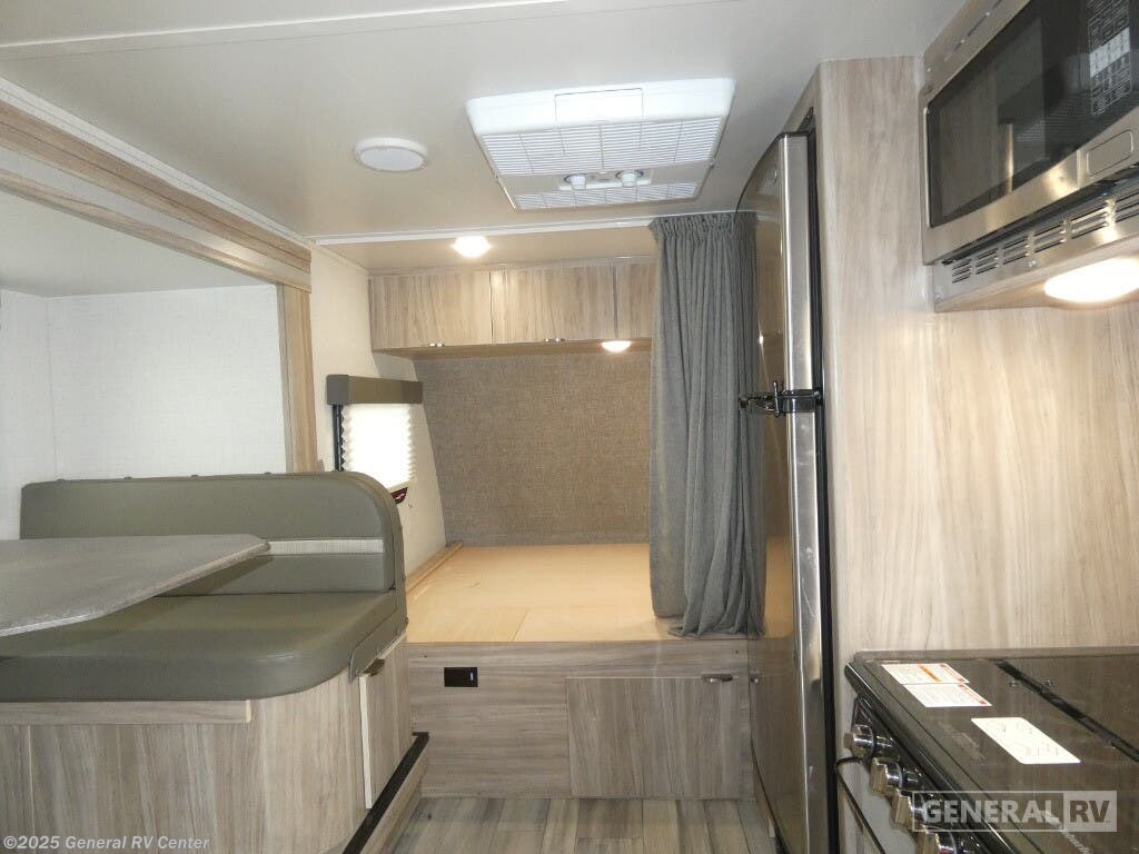 Used 2022 Winnebago Micro Minnie 1808FBS-1SL available in Birch Run, Michigan