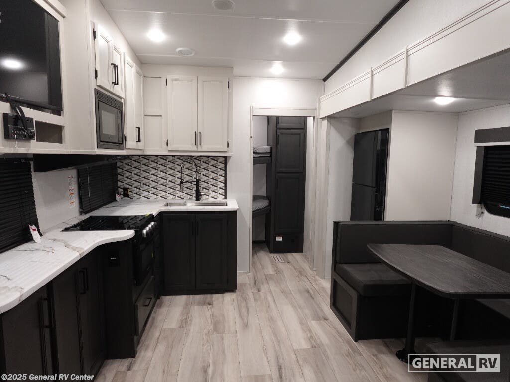 Call now about this 2026 Keystone Arcadia 27SBH! 2026 Keystone Arcadia 27SBH - New Fifth Wheel For Sale by General RV Center in Birch Run, Michigan