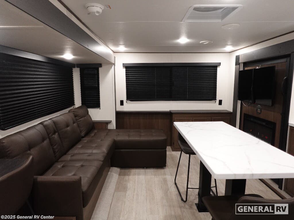 Call now about this 2026 Prime Time Avenger 27REI! 2026 Prime Time Avenger 27REI - New Travel Trailer For Sale by General RV Center in Birch Run, Michigan