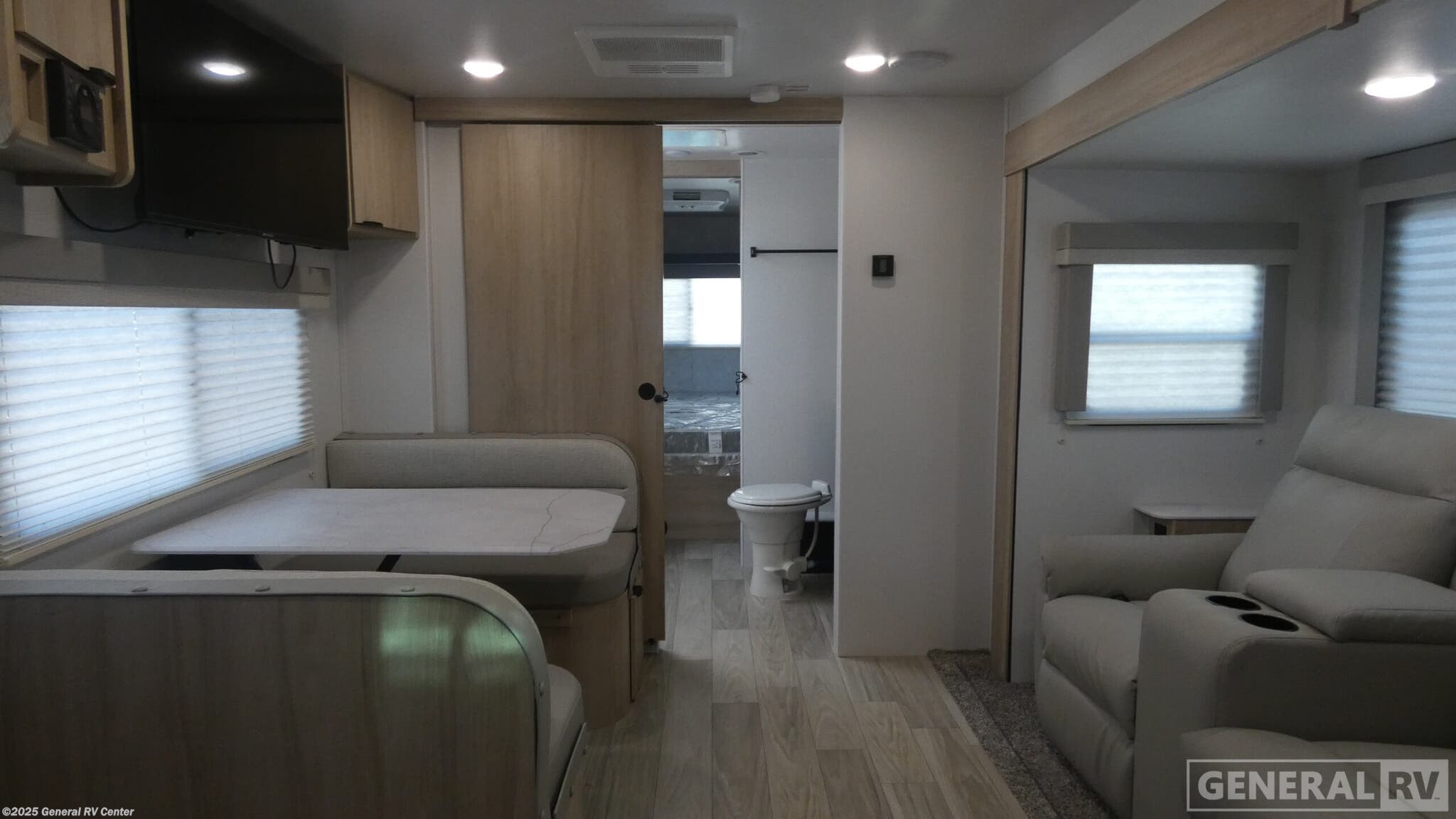 Call now about this 2023 Winnebago Minnie 2832FK! 2023 Winnebago Minnie 2832FK - Used Travel Trailer For Sale by General RV Center in Birch Run, Michigan