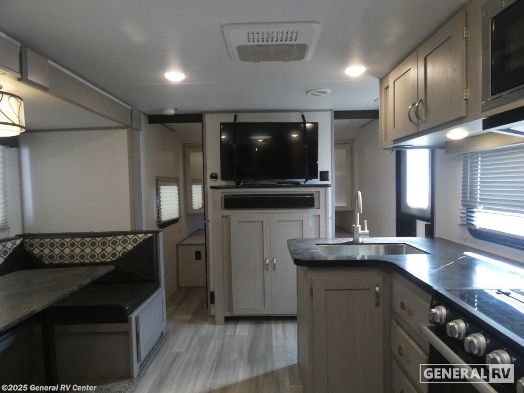 Used 2021 Prime Time Tracer 24DBS available in Birch Run, Michigan