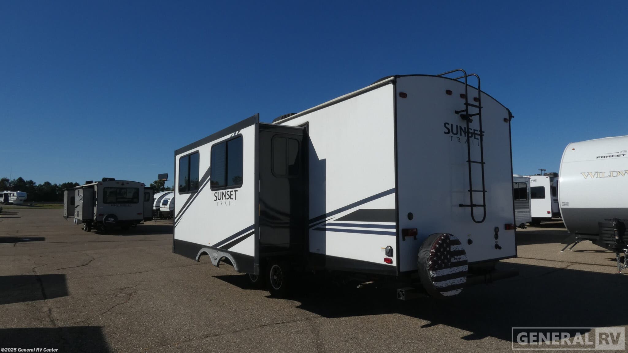 Contact us now about this 2020 CrossRoads Sunset Trail SS253RB! 2020 Sunset Trail SS253RB by CrossRoads from General RV Center in Birch Run, Michigan