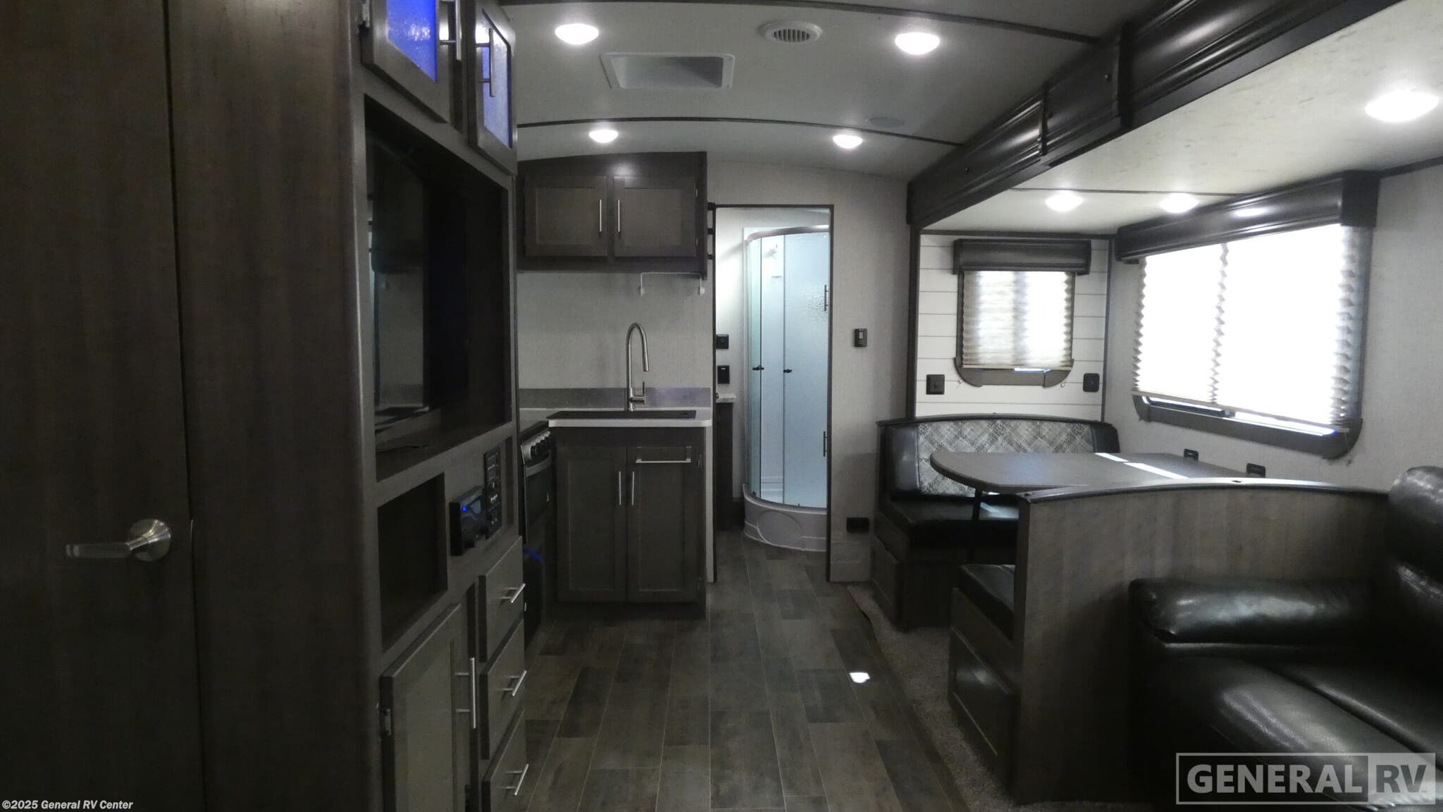 Call now about this 2020 CrossRoads Sunset Trail SS253RB! 2020 CrossRoads Sunset Trail SS253RB - Used Travel Trailer For Sale by General RV Center in Birch Run, Michigan