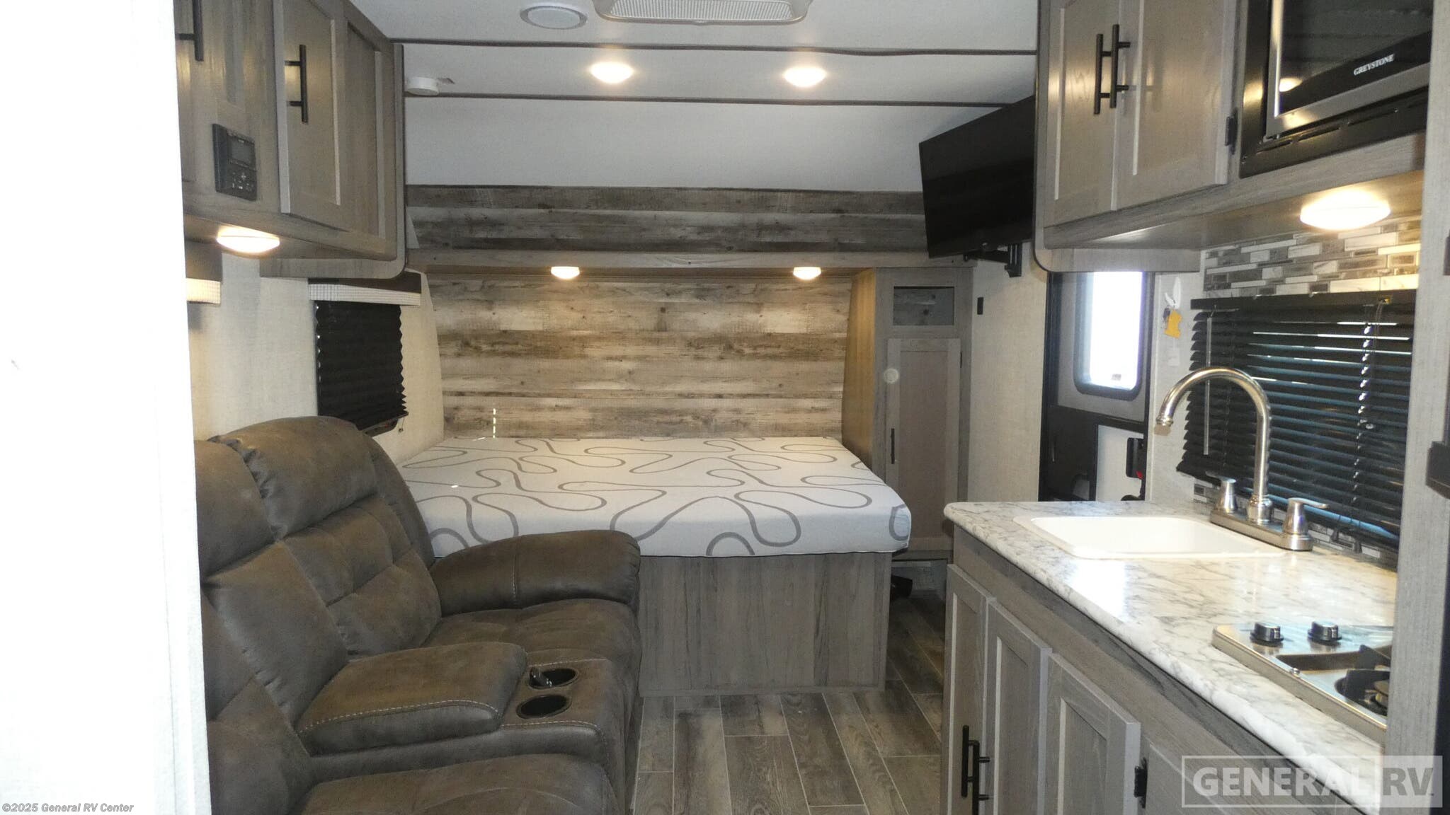 Used 2022 Gulf Stream AmeriLite Super Lite 199DD available in Birch Run, Michigan