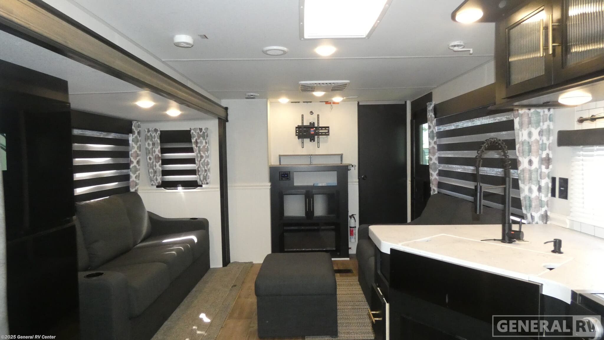 Used 2022 Forest River Cherokee 274BRB available in Birch Run, Michigan