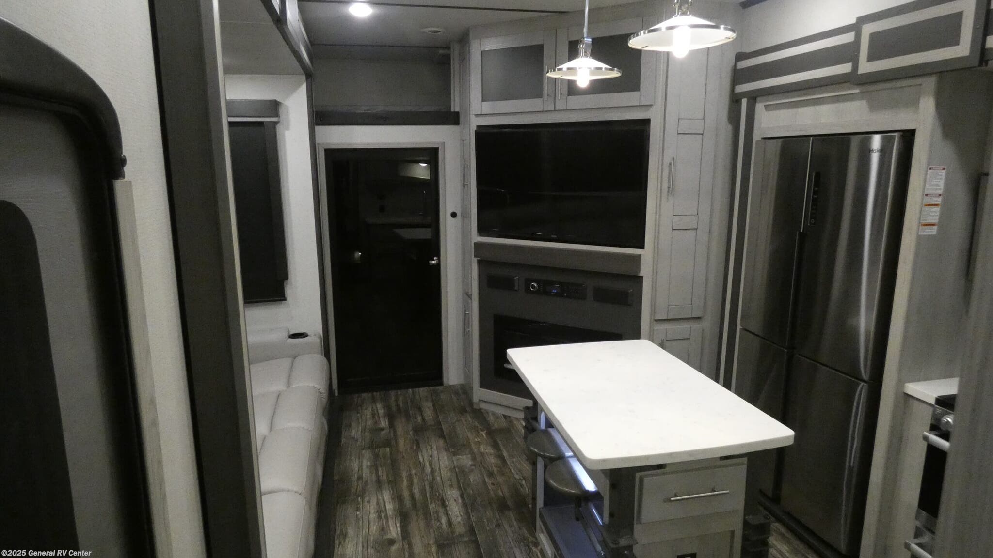 Call now about this 2021 Keystone Fuzion 419! 2021 Keystone Fuzion 419 - Used Fifth Wheel For Sale by General RV Center in Birch Run, Michigan