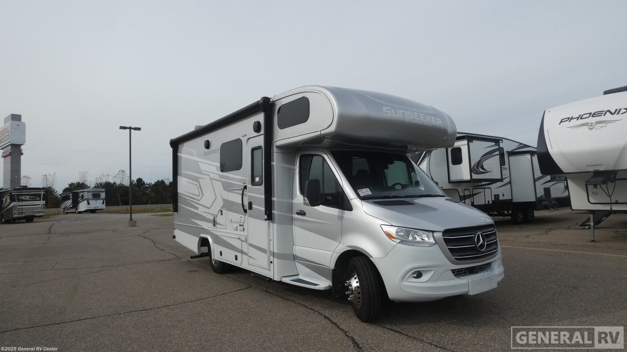 Email now about this 2022 Forest River Sunseeker 2400BSD! Used 2022 Forest River Sunseeker 2400BSD available in Birch Run, Michigan