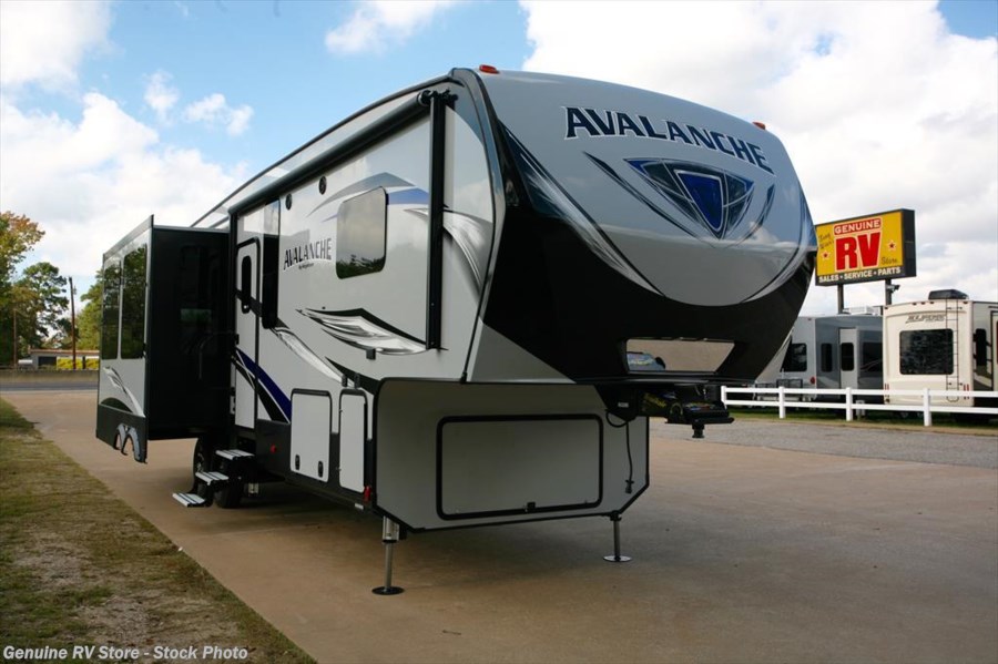 2017 Keystone Avalanche 320RS 2017 Keystone Avalanche 320RS