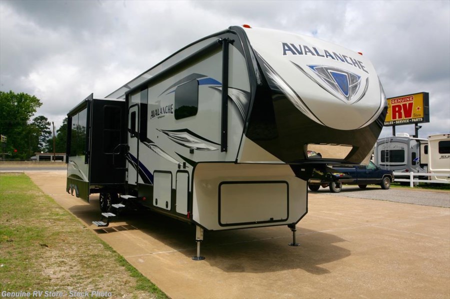 2018 Keystone Avalanche 395BH 2018 Keystone Avalanche 395BH