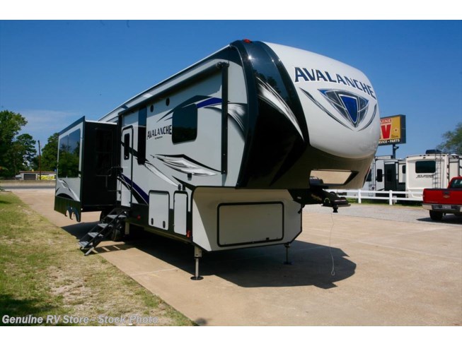 2018 Keystone Avalanche 300RE 2018 Keystone Avalanche 300RE
