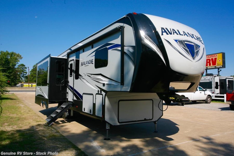 2018 Keystone Avalanche 320RS 2018 Keystone Avalanche 320RS