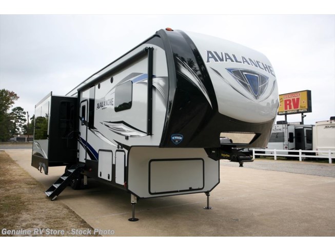 2018 Keystone Avalanche 321RS 2018 Keystone Avalanche 321RS
