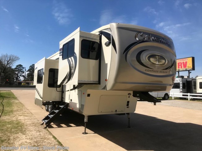 2019 Palomino Columbus 389FLC 2019 Palomino Columbus 389FLC