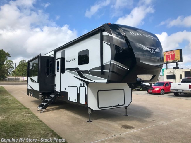 2021 Keystone Avalanche 395BH 2021 Keystone Avalanche 395BH