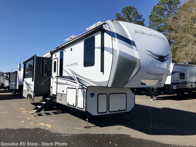 2022 Keystone Avalanche 322RLS 2022 Keystone Avalanche 322RLS