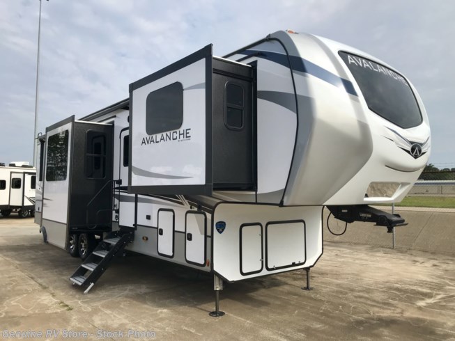 2023 Keystone Avalanche 360FL 2023 Keystone Avalanche 360FL