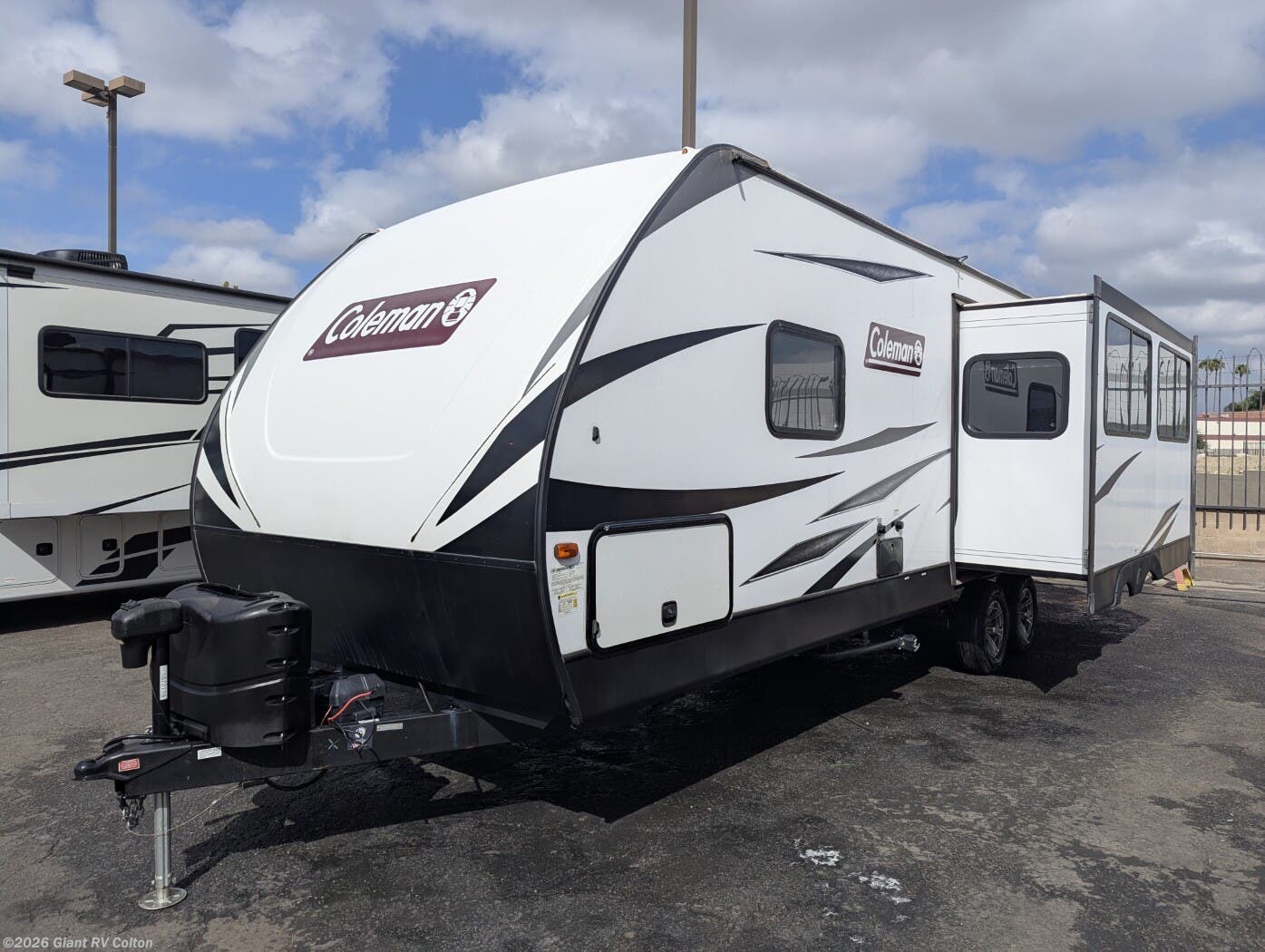 Contact us now about this 2022 Dutchmen Coleman Light 2715RL! 2022 Coleman Light 2715RL by Dutchmen from Giant RV in Colton, California