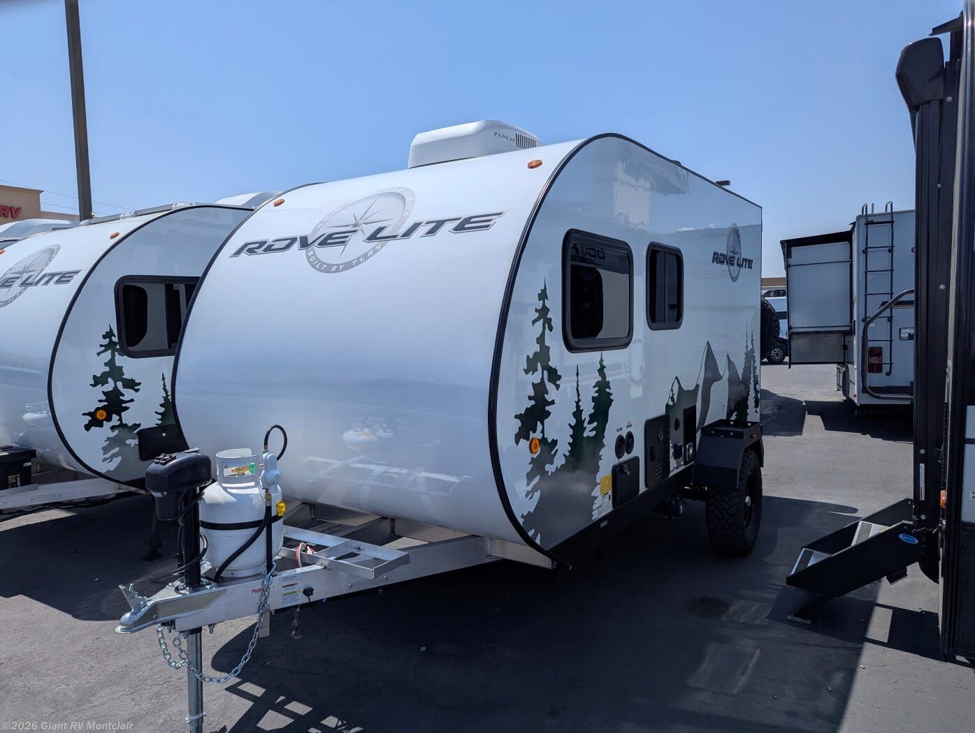 Contact us now about this 2025 Travel Lite Rove Lite 16RE! 2025 Rove Lite 16RE by Travel Lite from Giant RV in Montclair, California