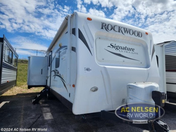 Used 2014 Forest River Rockwood Signature Ultra Lite 8329SS available in Omaha, Nebraska