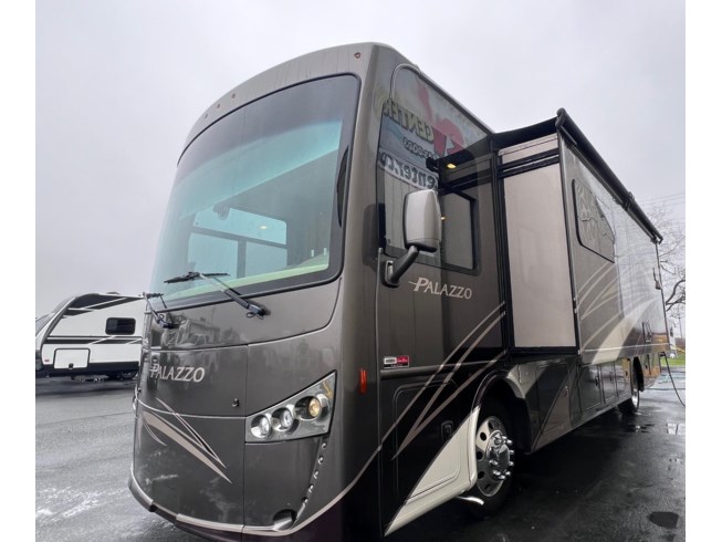 2016 Palazzo 35.1 by Thor Motor Coach from Delmarva RV Center in Milford, Delaware