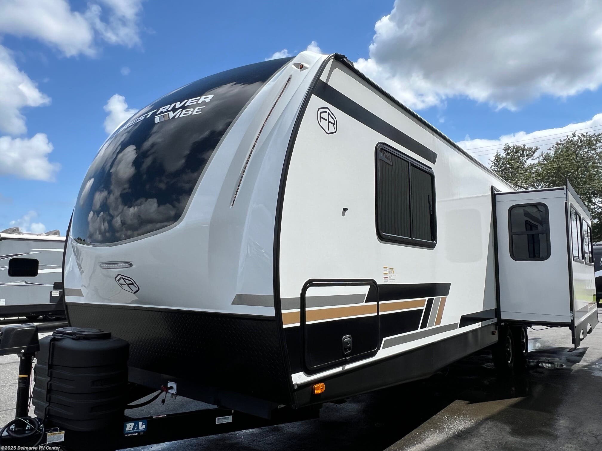 Call now about this 2025 Forest River Vibe 2600RK! 2025 Forest River Vibe 2600RK - New Travel Trailer For Sale by Delmarva RV Center in Milford, Delaware