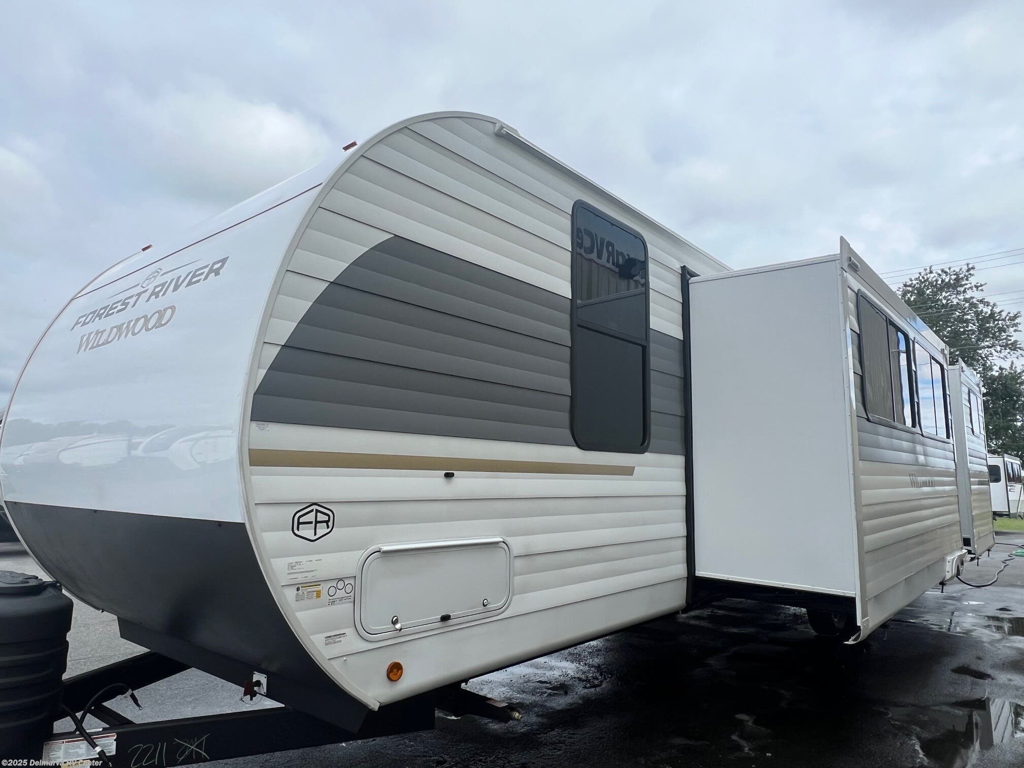 Call now about this 2026 Forest River Wildwood 31KQBTS! 2026 Forest River Wildwood 31KQBTS - New Travel Trailer For Sale by Delmarva RV Center (Milford North) in Milford North, Delaware