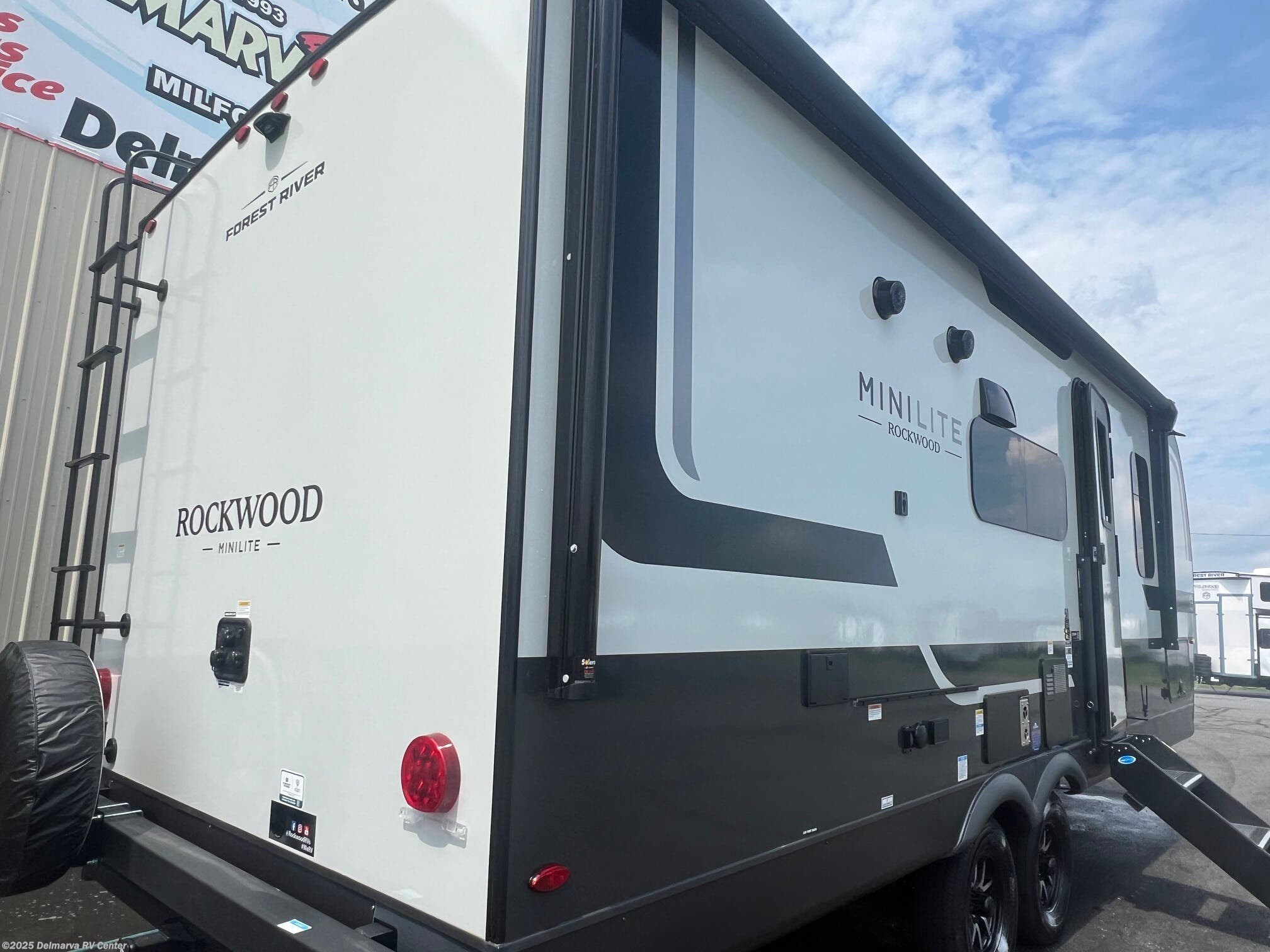 Contact us now about this 2026 Forest River Rockwood Mini Lite 2520BH! 2026 Rockwood Mini Lite 2520BH by Forest River from Delmarva RV Center in Milford, Delaware