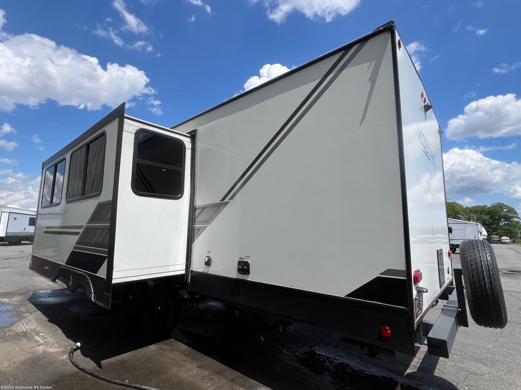 Contact us now about this 2022 Dutchmen Kodiak Ultra-Lite Ultra-Lite 289BHSL! 2022 Kodiak Ultra-Lite Ultra-Lite 289BHSL by Dutchmen from Delmarva RV Center (Milford North) in Milford North, Delaware