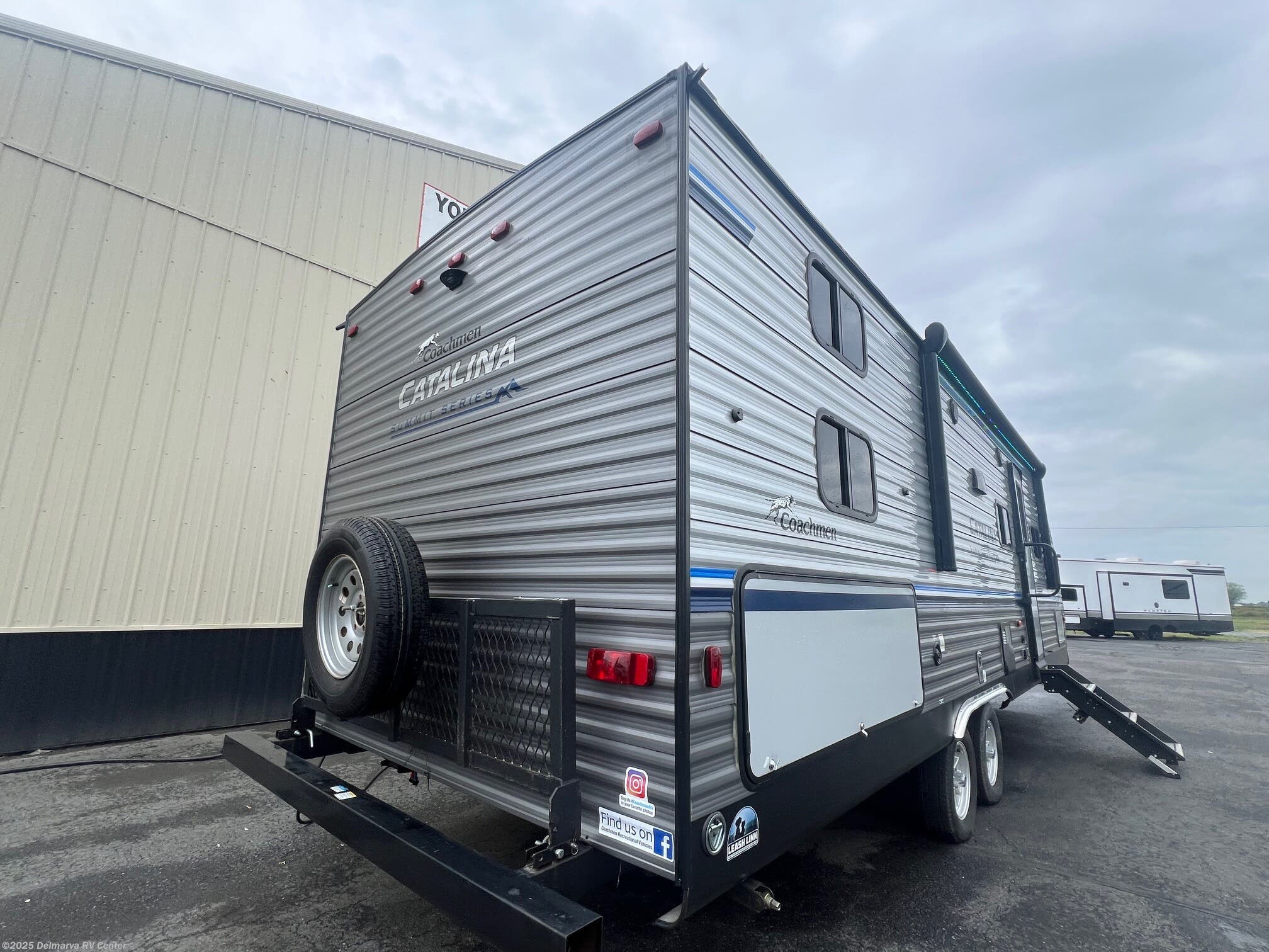 Contact us now about this 2021 Coachmen Catalina Summit Series 8 261BHS! 2021 Catalina Summit Series 8 261BHS by Coachmen from Delmarva RV Center (Milford North) in Milford North, Delaware