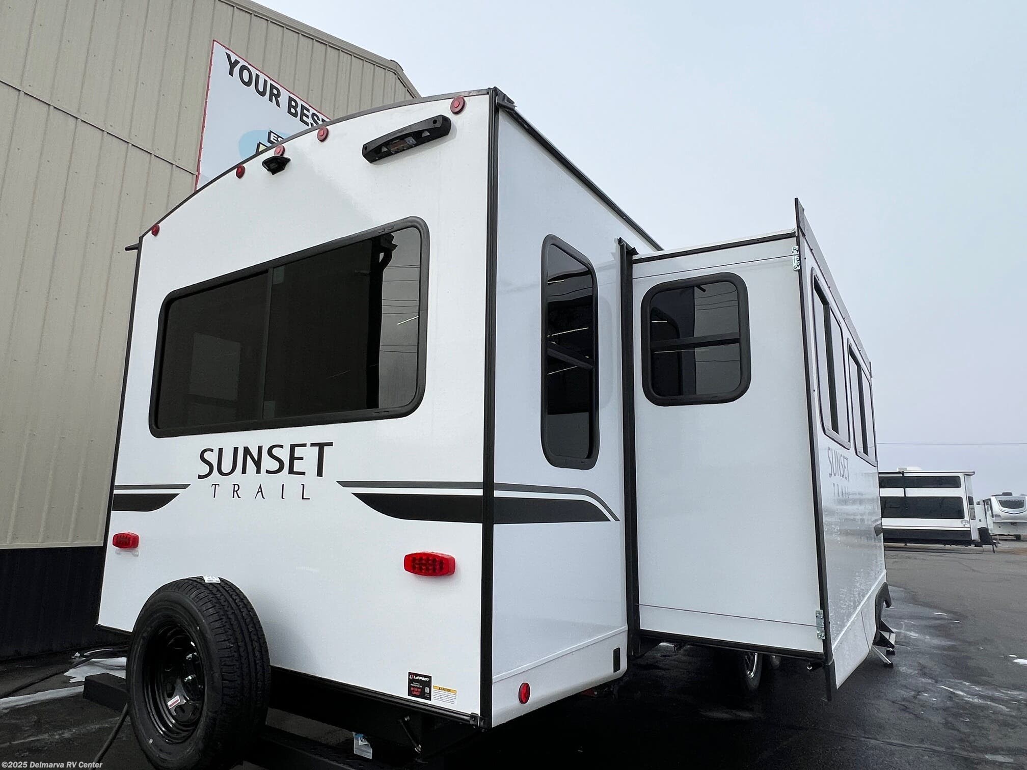 Contact us now about this 2025 CrossRoads Sunset Trail SS330SI! 2025 Sunset Trail SS330SI by CrossRoads from Delmarva RV Center (Milford North) in Milford North, Delaware