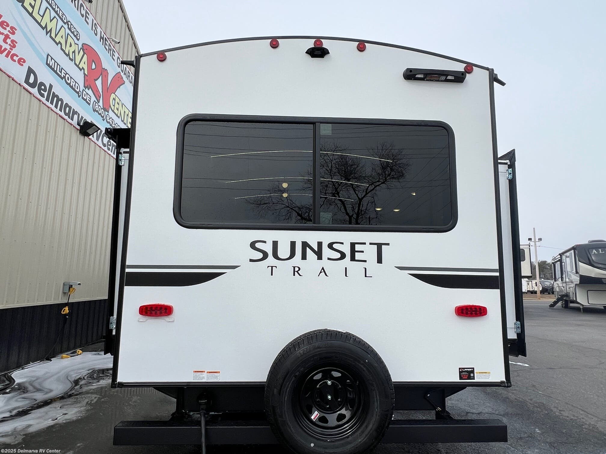 New 2025 CrossRoads Sunset Trail SS330SI available in Milford North, Delaware