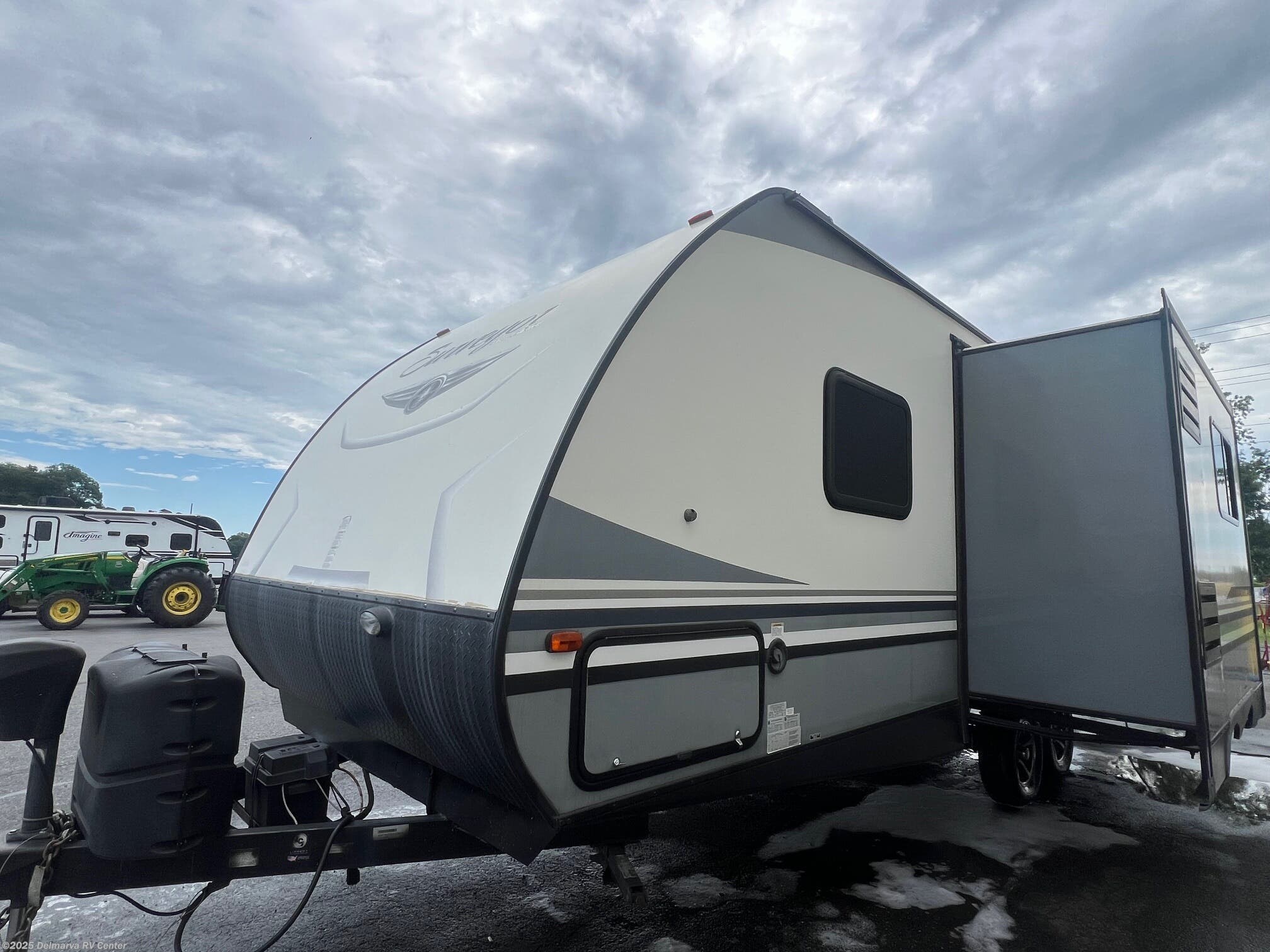 Contact us now about this 2018 Forest River Surveyor LE 241RBLE! 2018 Surveyor LE 241RBLE by Forest River from Delmarva RV Center (Milford North) in Milford North, Delaware
