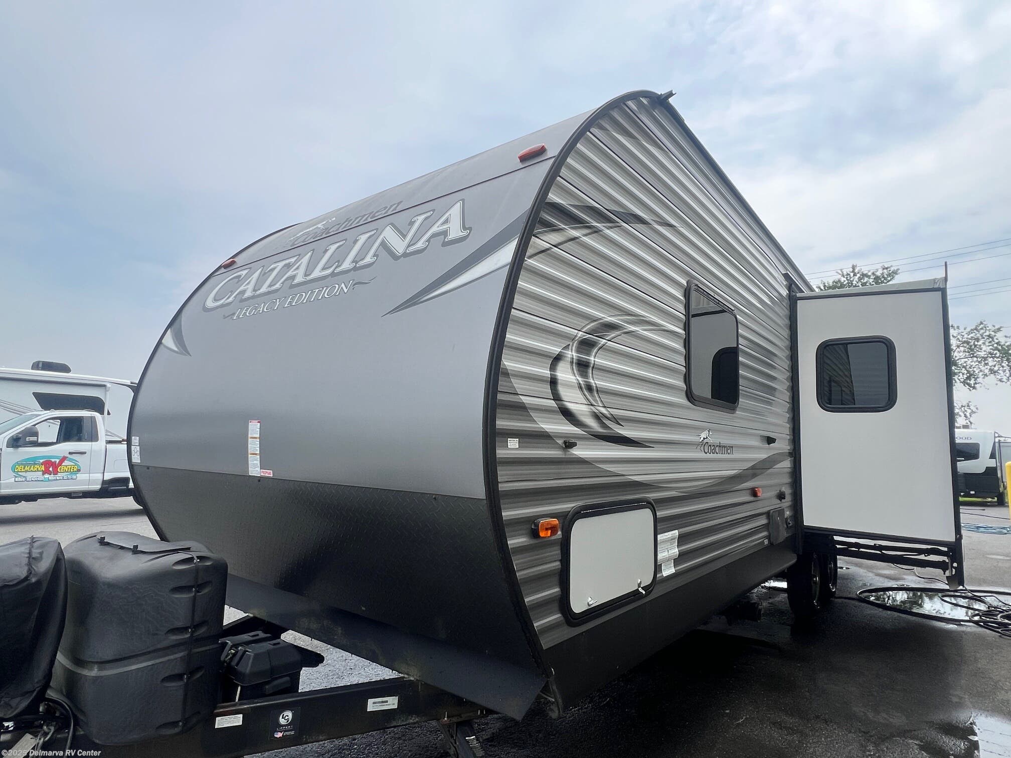 Contact us now about this 2017 Coachmen Catalina 263RLS! 2017 Catalina 263RLS by Coachmen from Delmarva RV Center (Milford North) in Milford North, Delaware