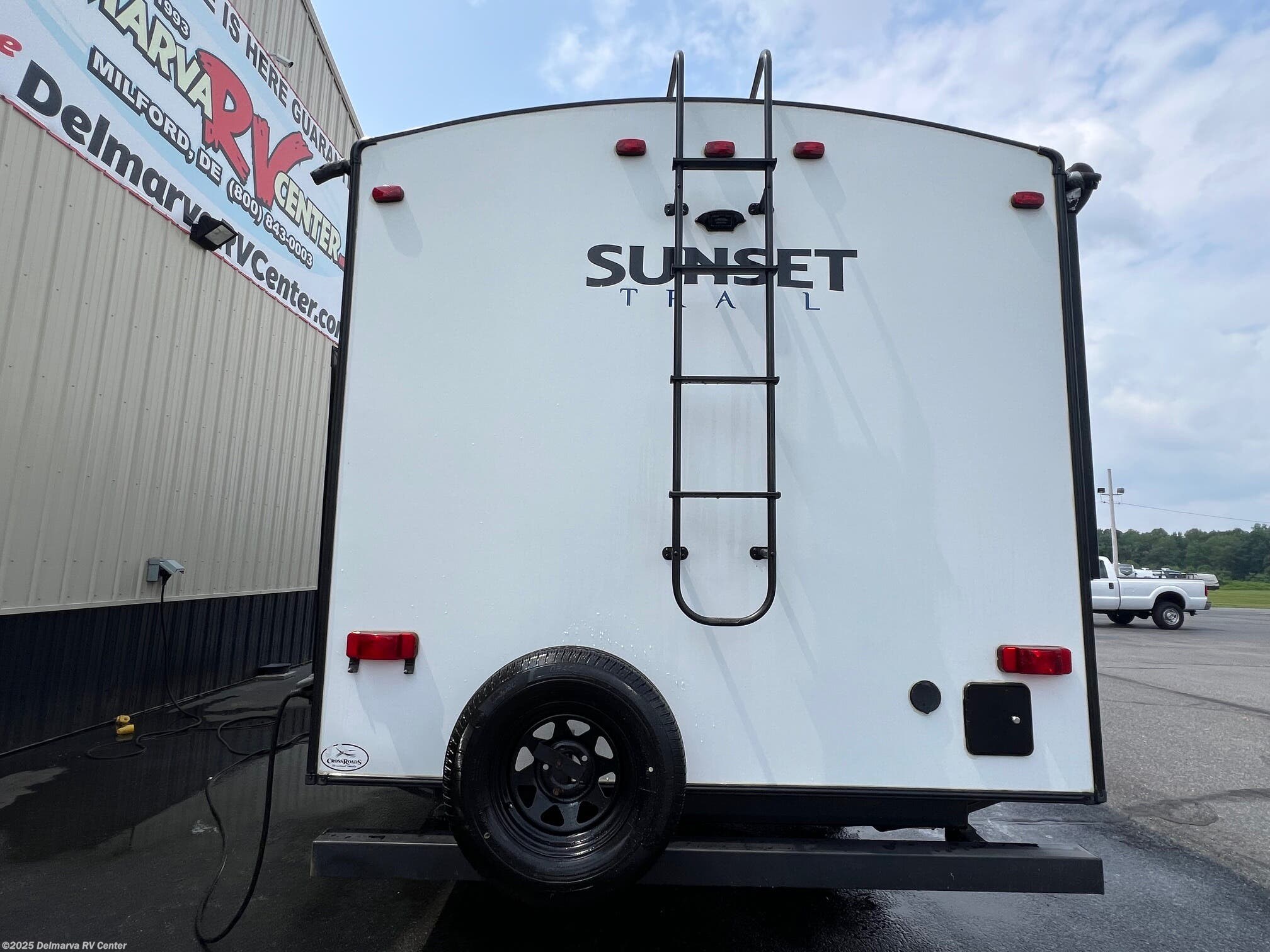 Used 2020 CrossRoads Sunset Trail Super Lite SS253RB available in Milford, Delaware