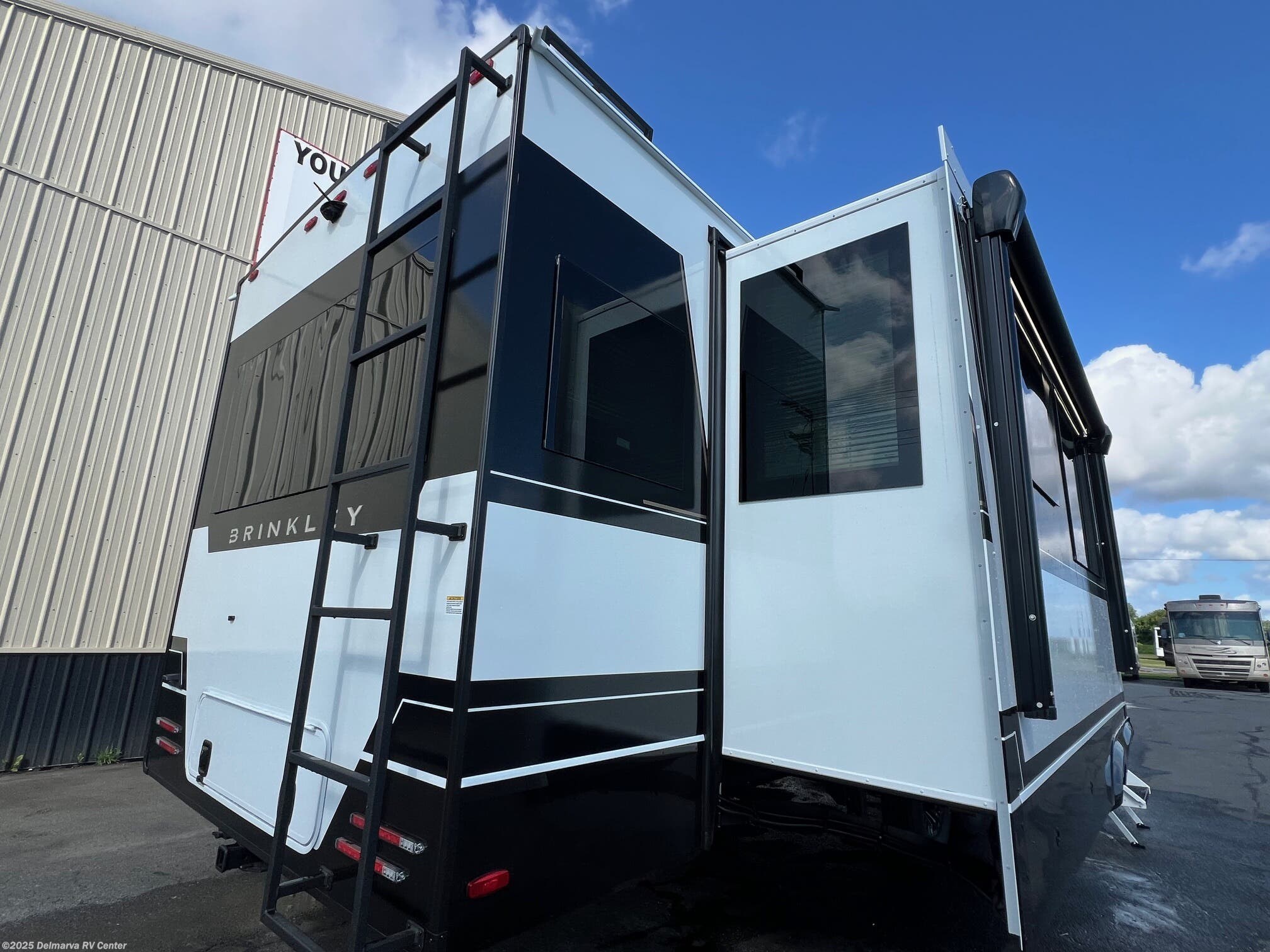 Call now about this 2026 Brinkley RV Model Z 297! 2026 Brinkley RV Model Z 297 - New Travel Trailer For Sale by Delmarva RV Center in Milford, Delaware