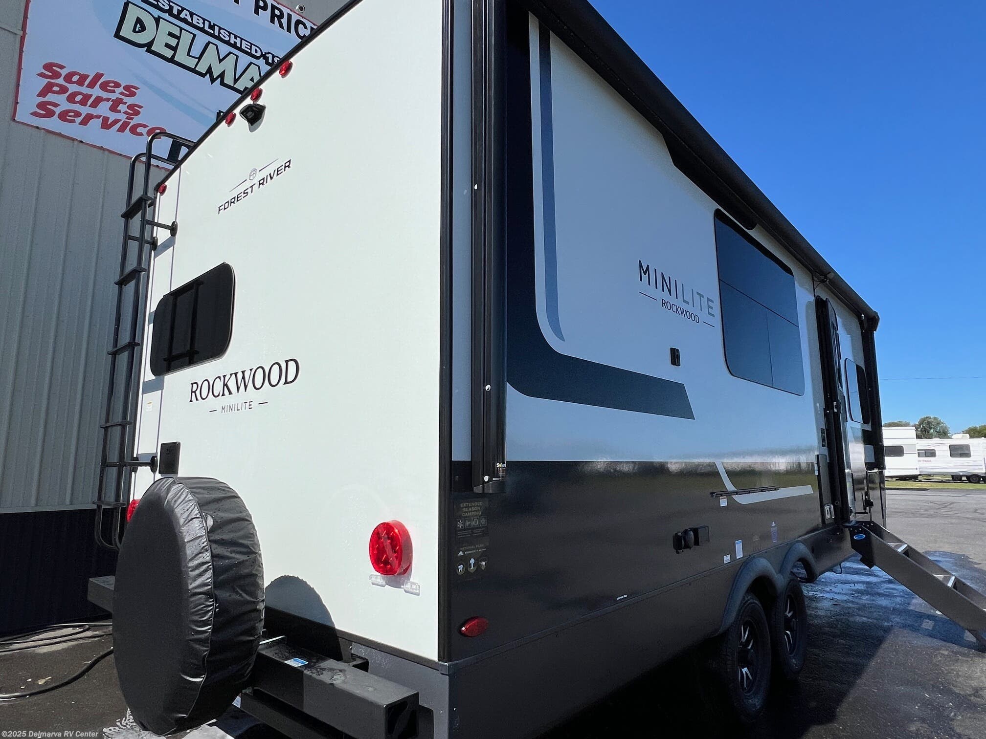 Contact us now about this 2026 Forest River Rockwood Mini Lite 2522FB! 2026 Rockwood Mini Lite 2522FB by Forest River from Delmarva RV Center in Milford, Delaware