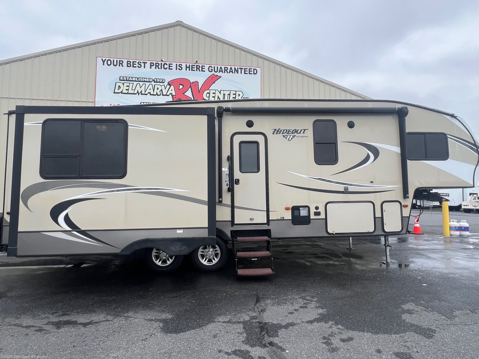 Email now about this 2017 Keystone Hideout 299RLDS! Used 2017 Keystone Hideout 299RLDS available in Milford, Delaware
