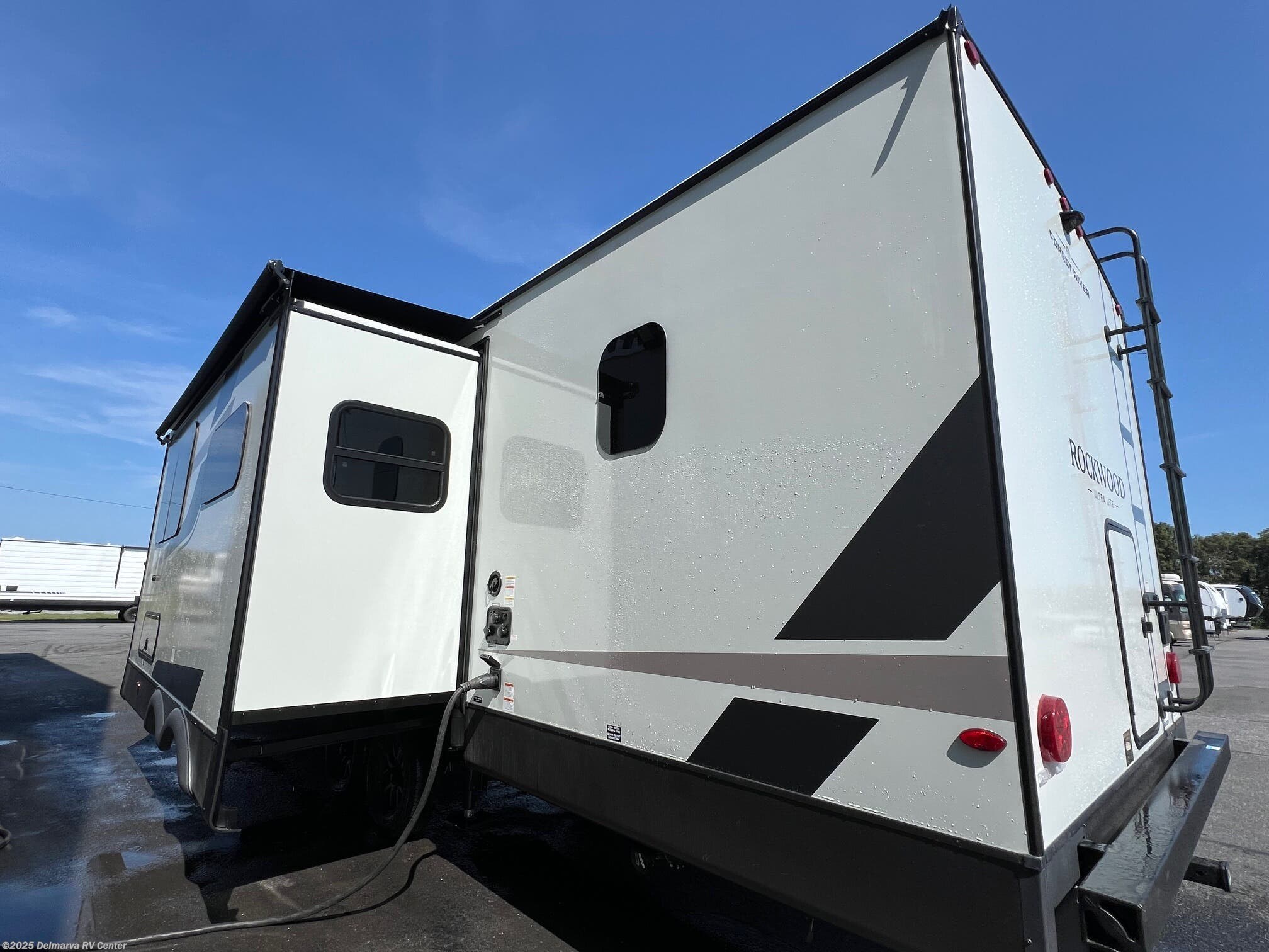 Call now about this 2026 Forest River Rockwood Ultra Lite 2706BH! 2026 Forest River Rockwood Ultra Lite 2706BH - New Travel Trailer For Sale by Delmarva RV Center (Milford North) in Milford North, Delaware features U-Shaped Dinette, Microwave, Oven, Toilet, Roof Vents