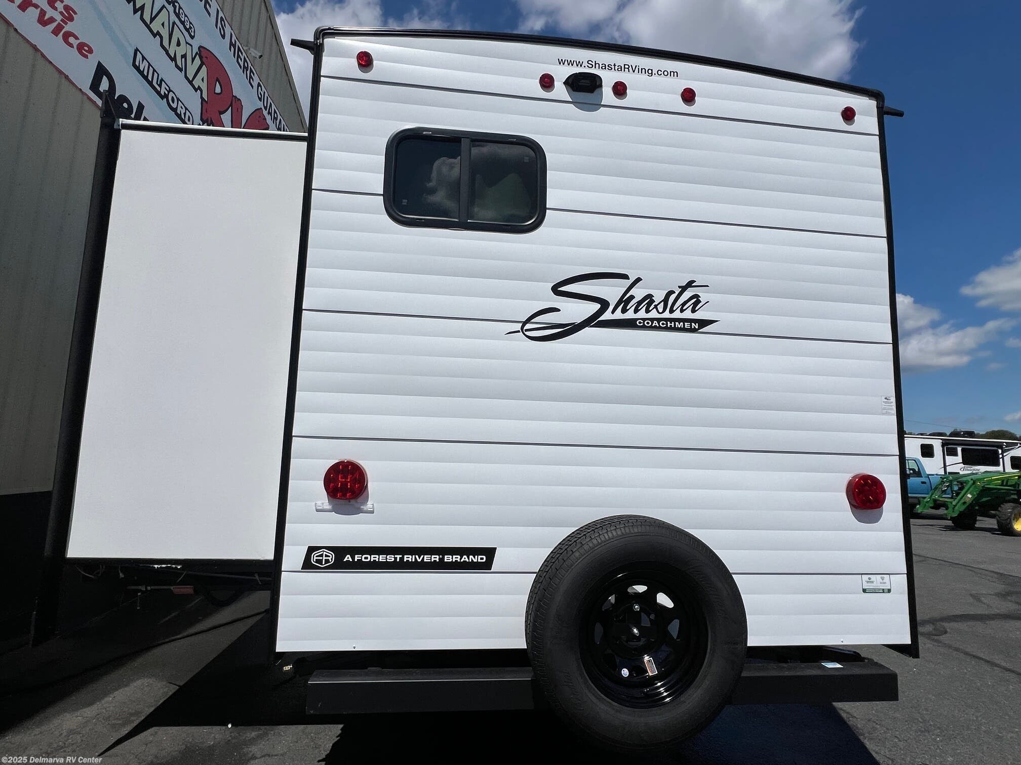 Call now about this 2026 Coachmen Shasta 532BEDS ! 2026 Coachmen Shasta 532BEDS - New Travel Trailer For Sale by Delmarva RV Center (Milford North) in Milford North, Delaware