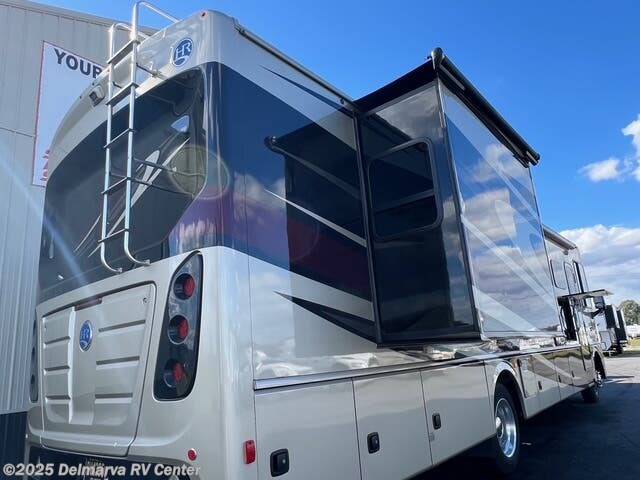 Call now about this 2016 Holiday Rambler Vacationer 35DK! 2016 Holiday Rambler Vacationer 35DK - Used Class A For Sale by Delmarva RV Center (Milford North) in Milford North, Delaware