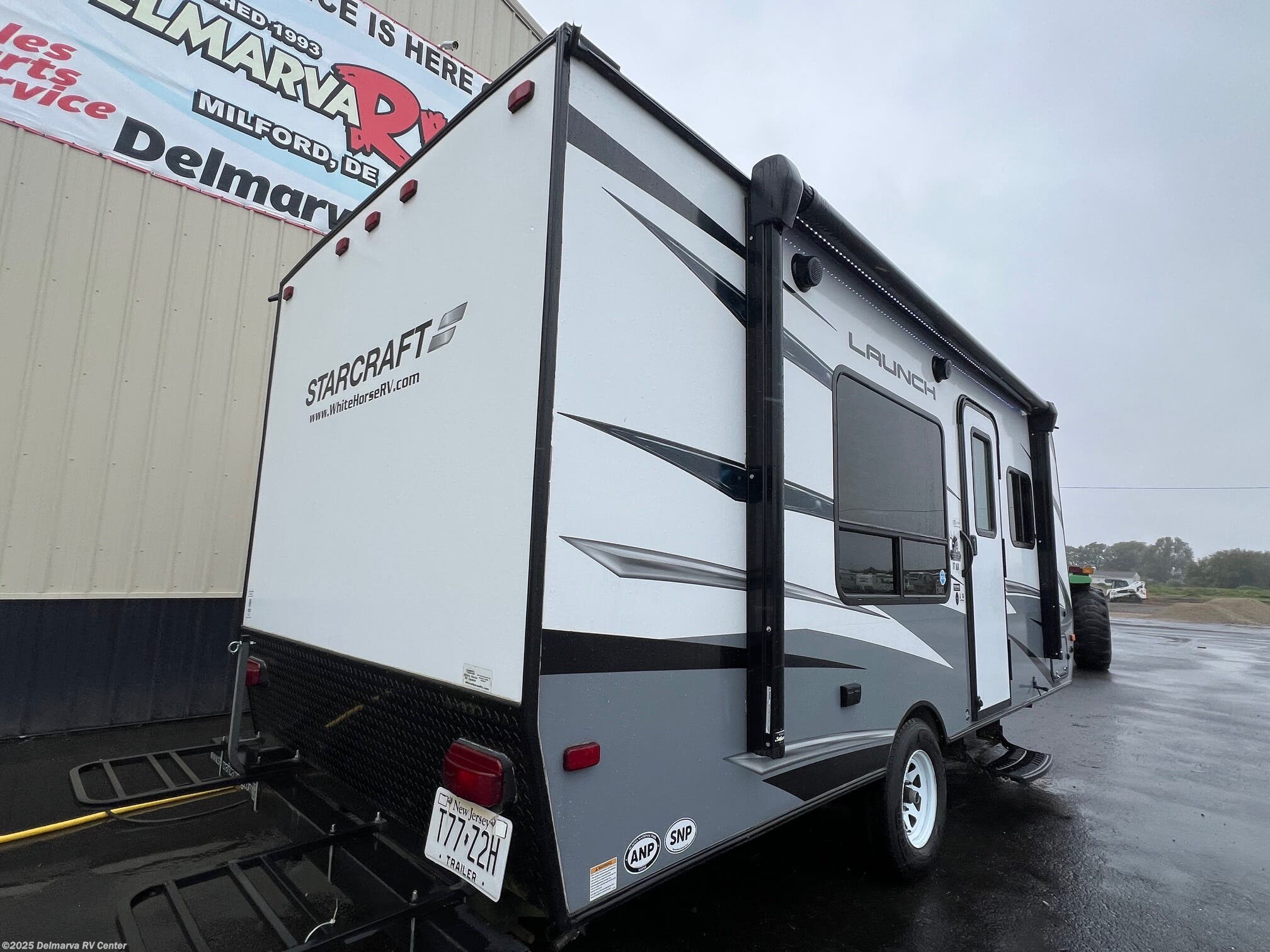 Call now about this 2018 Starcraft Launch 17QB! 2018 Starcraft Launch 17QB - Used Travel Trailer For Sale by Delmarva RV Center in Milford, Delaware