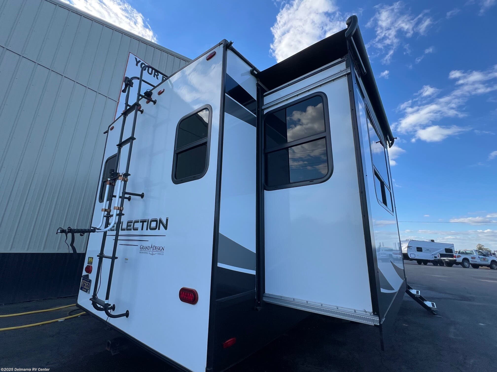 Call now about this 2022 Grand Design Reflection 341RDS! 2022 Grand Design Reflection 341RDS - Used Fifth Wheel For Sale by Delmarva RV Center in Milford, Delaware