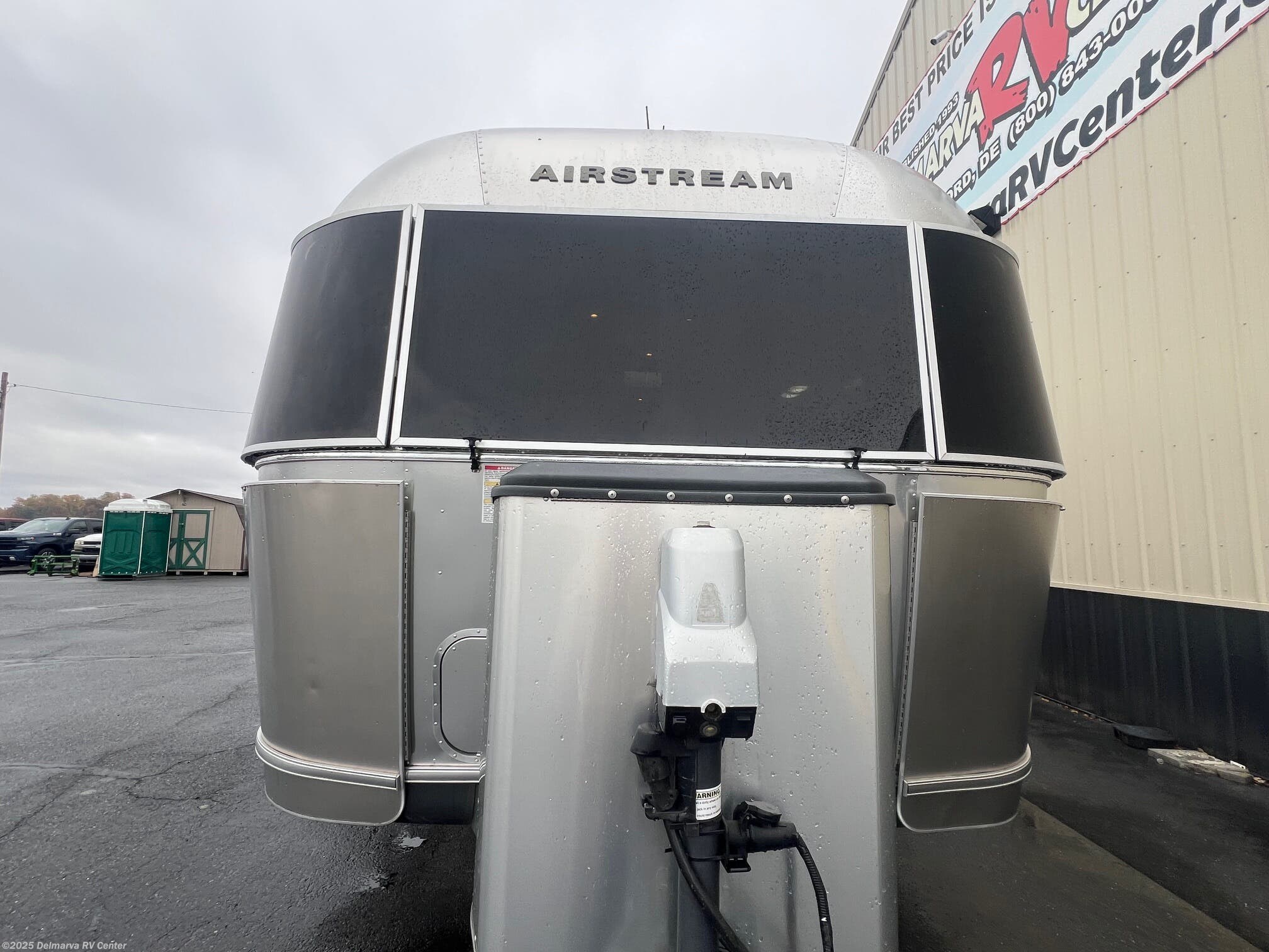 Call now about this 2016 Airstream Flying Cloud 26RBQ! 2016 Airstream Flying Cloud 26RBQ - Used Travel Trailer For Sale by Delmarva RV Center in Milford, Delaware