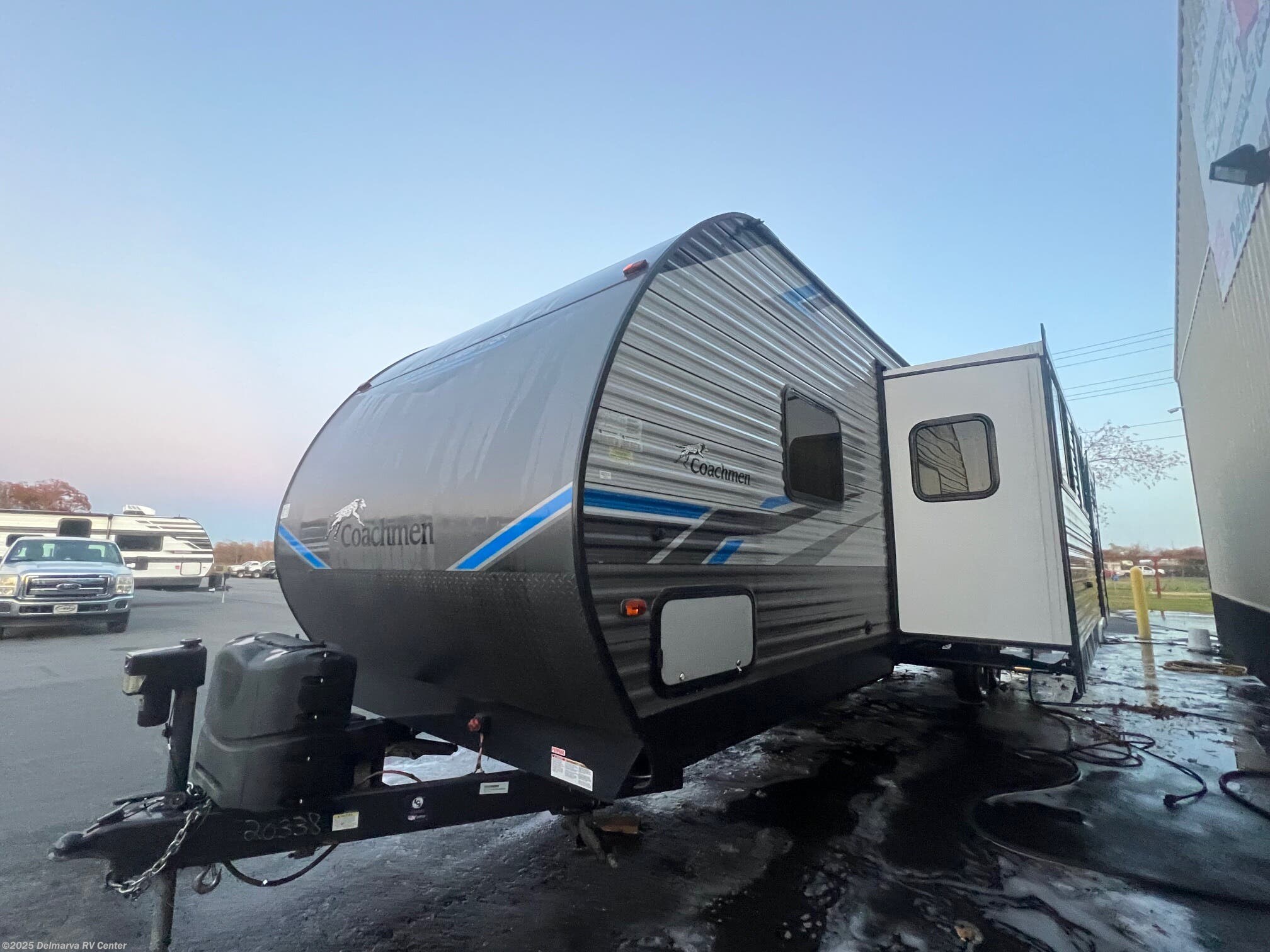 Contact us now about this 2021 Coachmen Catalina Legacy Edition 323BHDSCK! 2021 Catalina Legacy Edition 323BHDSCK by Coachmen from Delmarva RV Center in Milford, Delaware
