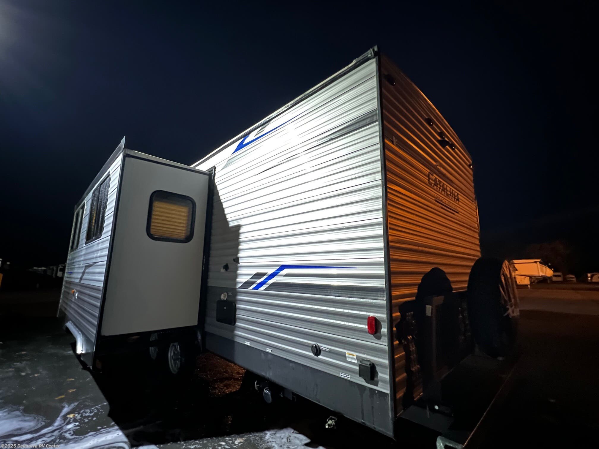 Call now about this 2021 Coachmen Catalina Legacy Edition 263BHSCK! 2021 Coachmen Catalina Legacy Edition 263BHSCK - Used Travel Trailer For Sale by Delmarva RV Center (Milford North) in Milford North, Delaware