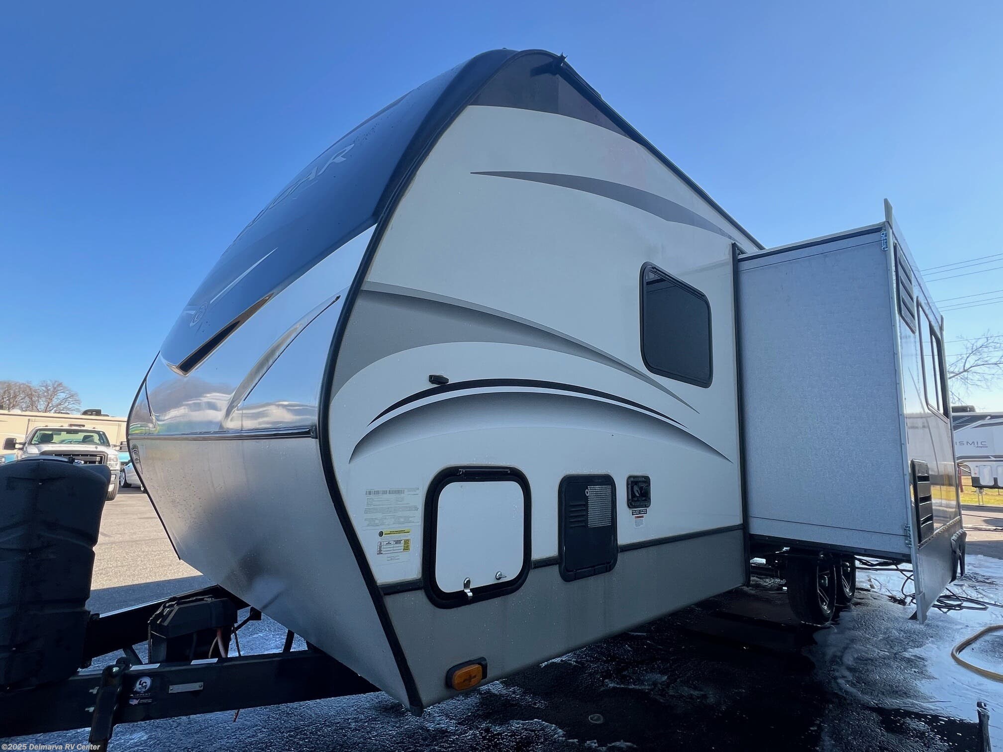 Contact us now about this 2021 Keystone Cougar Half-Ton 25DBSWE! 2021 Cougar Half-Ton 25DBSWE by Keystone from Delmarva RV Center in Milford, Delaware