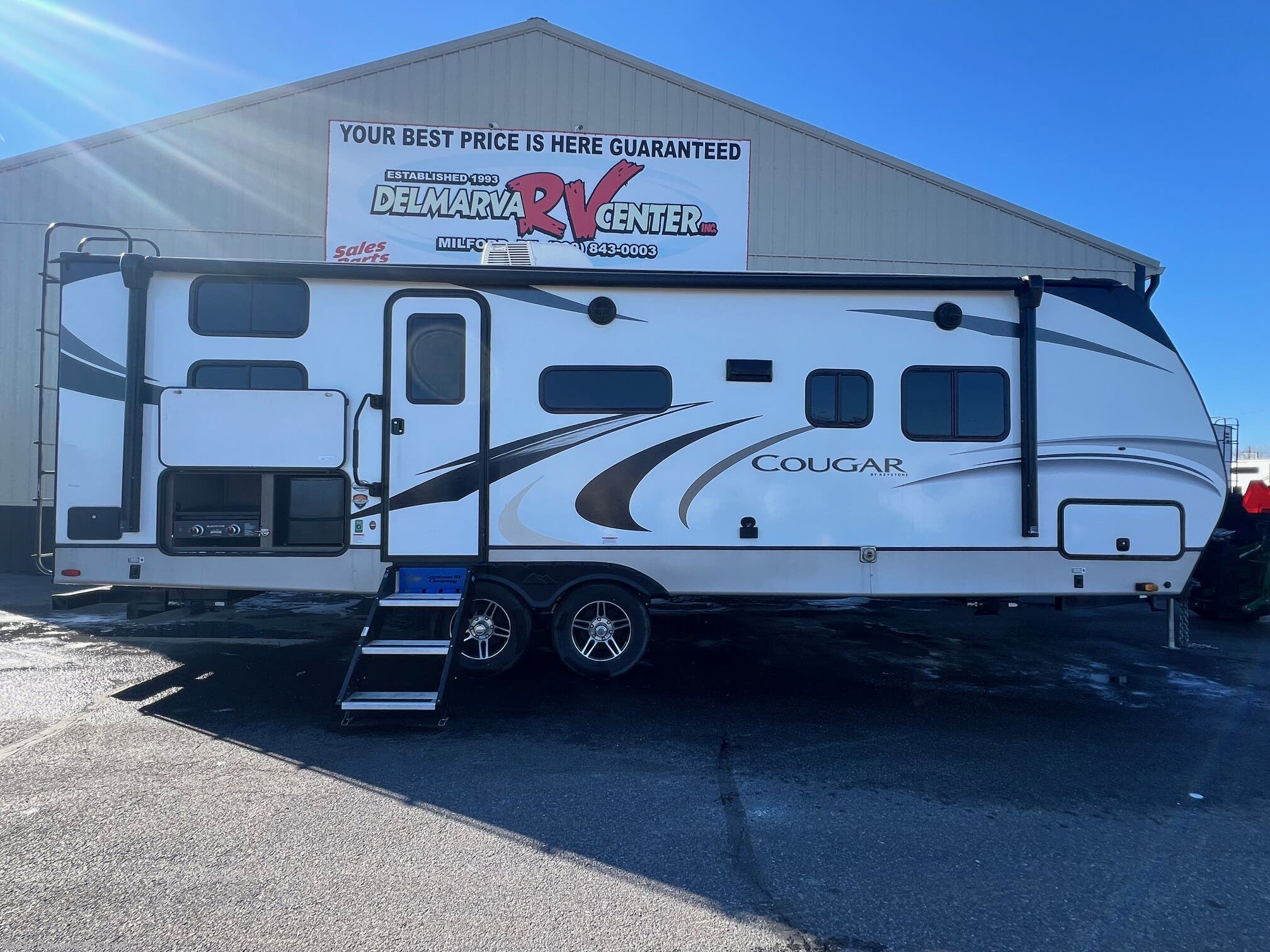 Email now about this 2021 Keystone Cougar Half-Ton 25DBSWE! Used 2021 Keystone Cougar Half-Ton 25DBSWE available in Milford, Delaware