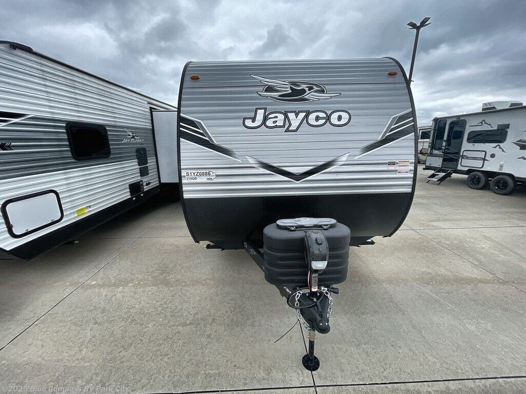 Contact us now about this 2025 Jayco Jay Flight SLX 210QB! 2025 Jay Flight SLX 210QB by Jayco from Blue Compass RV Park City in Park City, Kansas