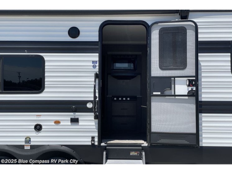Email now about this 2024 Grand Design Transcend Xplor 26BHX! New 2024 Grand Design Transcend Xplor 26BHX available in Park City, Kansas